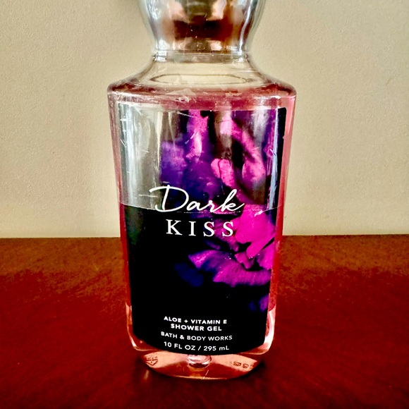 NWT Dark Kiss Body Wash - Picture 1 of 4